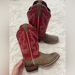 Ariat Western Boots - size 9 B - NEW